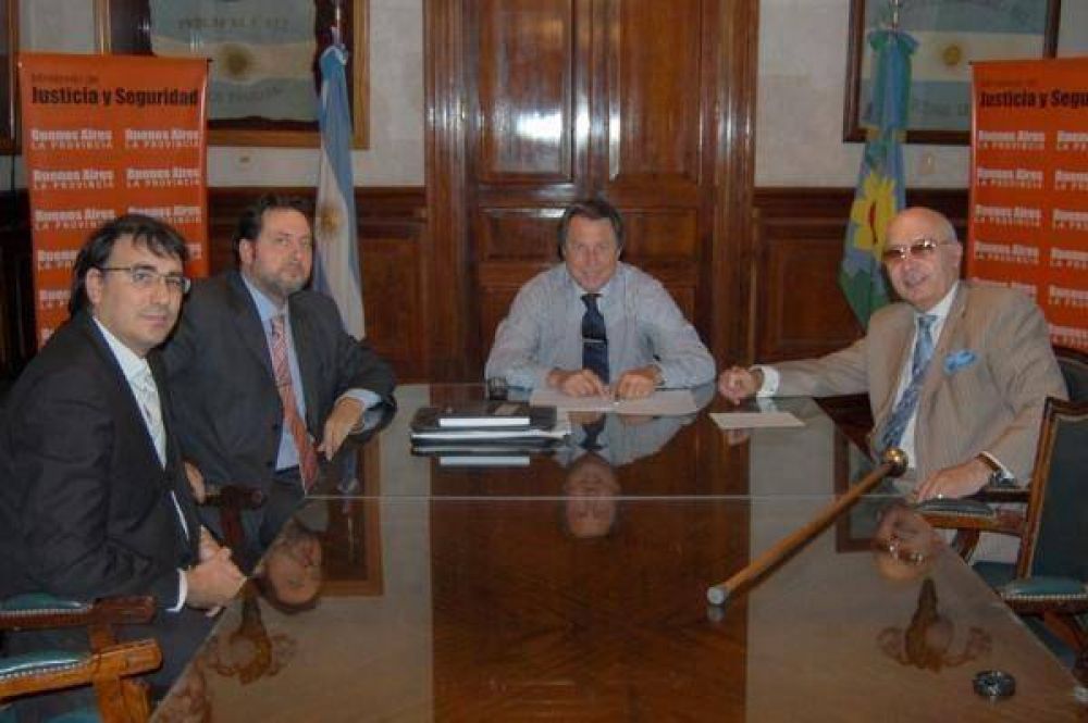 Gorosito se reuni� con casal para abordar diversos temas