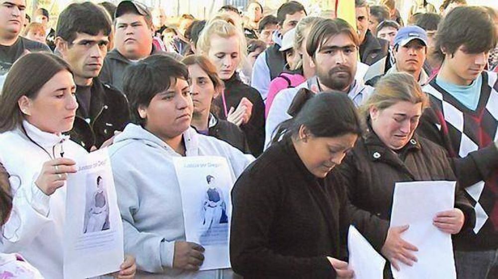 Masiva movilizaci�n en Deseado por la muerte de un estibador en el Hospital