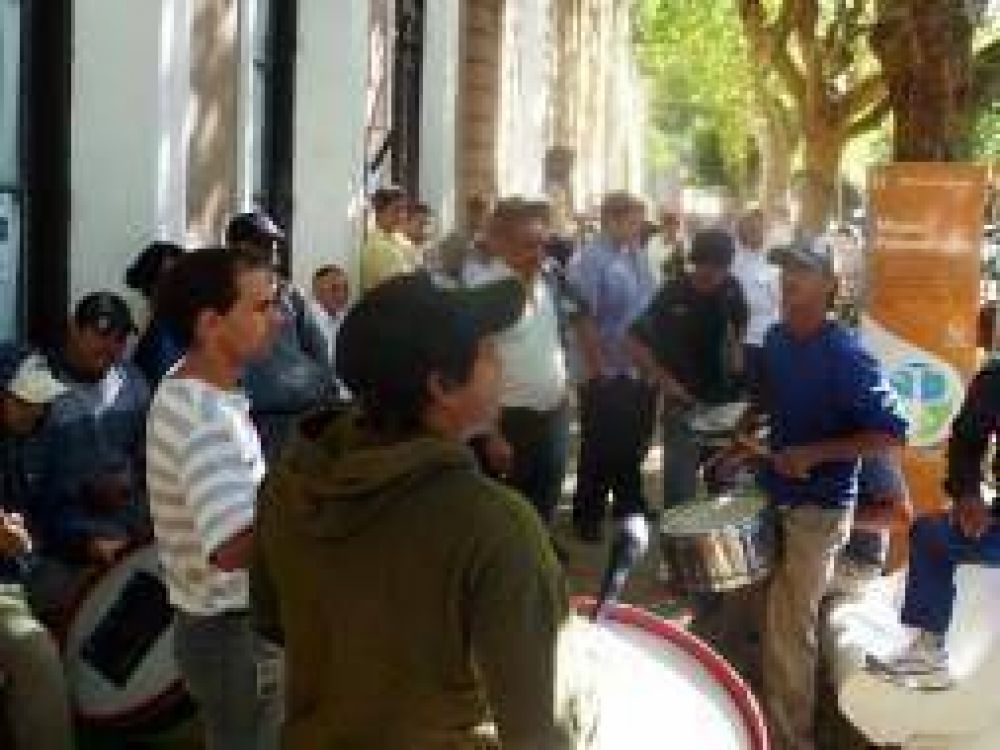 San Pedro: Trabajadores toman la Municipalidad por tiempo indeterminado