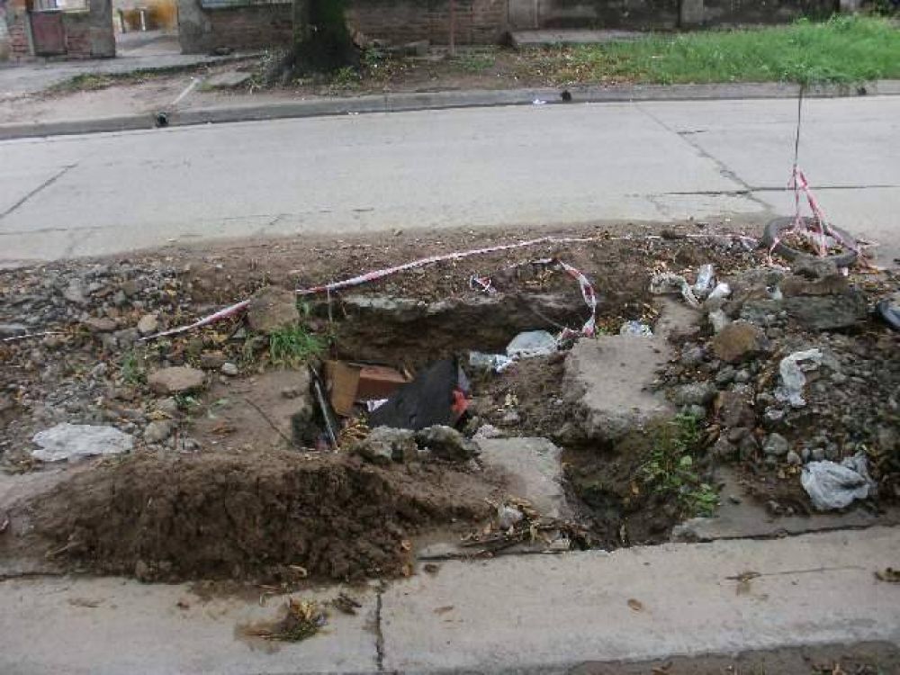 Pozo de Aguas de Zarate hace m�s de 6 meses se usa como basurero