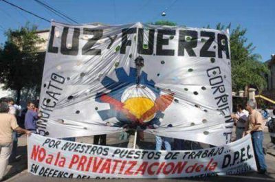 Obreros de Luz y Fuerza, en alerta por falta de inversi�n