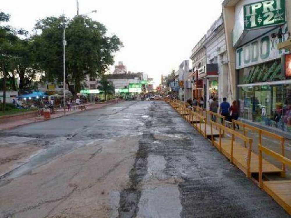 Obras en Jun�n: avanzan con fijaci�n de baldosas
