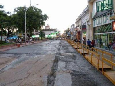 Obras en Jun�n: avanzan con fijaci�n de baldosas