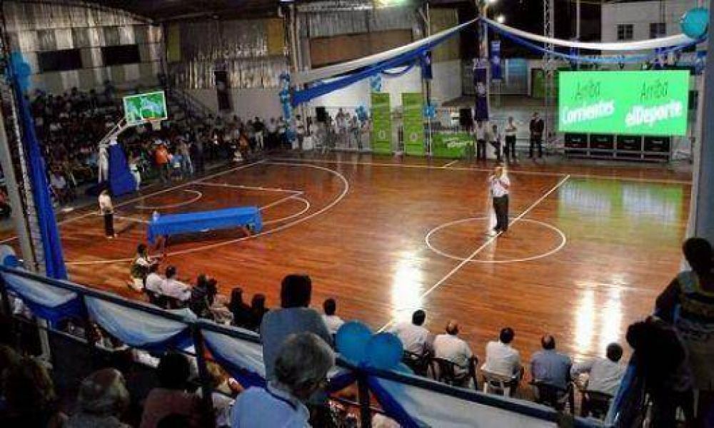 El gobernador Colombi inaugur� el renovado estadio del Club Alvear