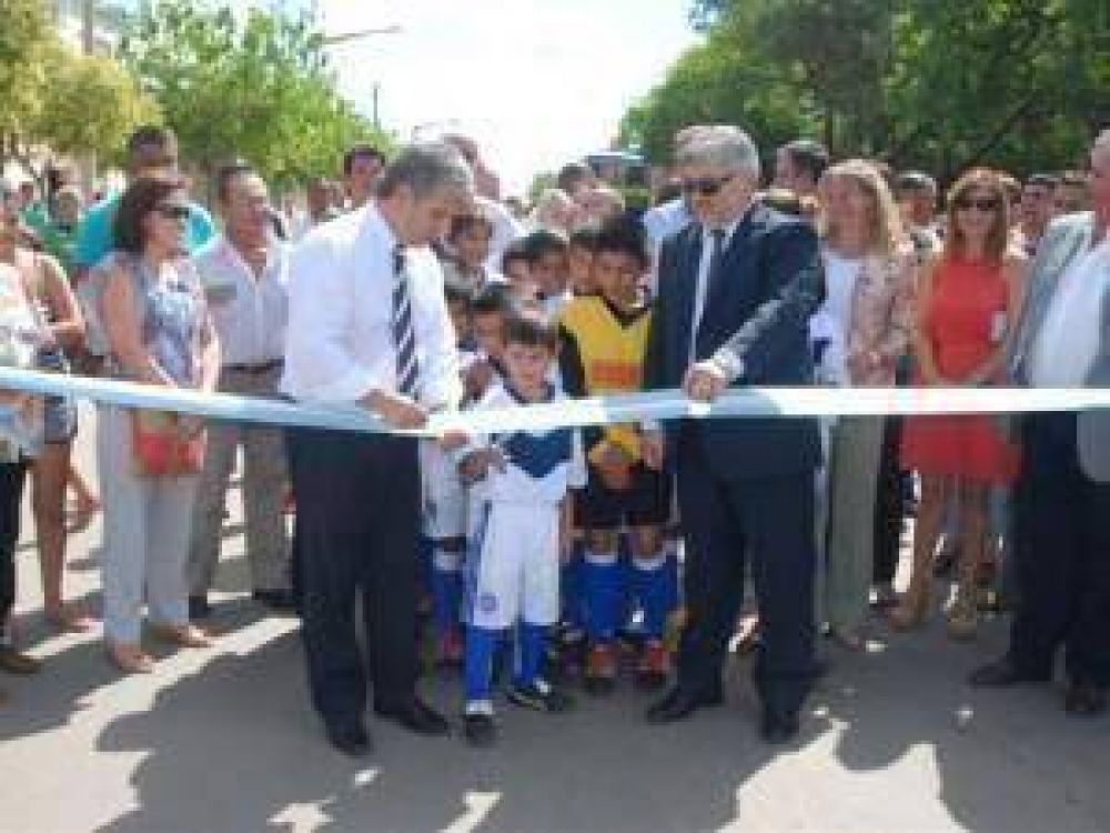 Poggi inaugur� asfalto en Quines y entreg� casas en San Francisco