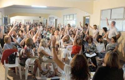 Docentes paran 48 y 72 horas, y no empieza en t�rmino el ciclo lectivo