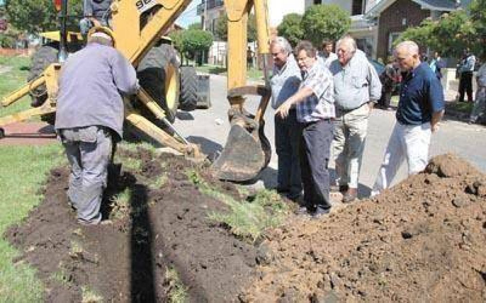 Siguen ejecutando la obra de cloacas en Punta Mogotes
