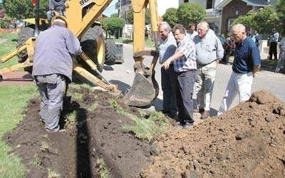 Siguen ejecutando la obra de cloacas en Punta Mogotes
