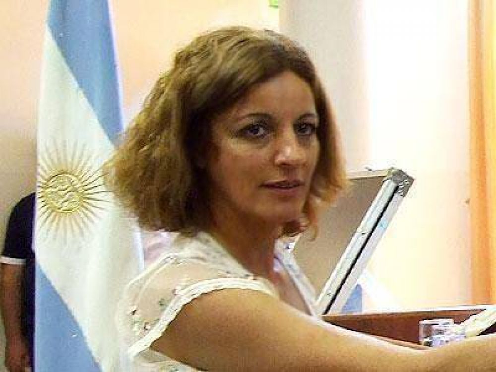 Para Costa "seria complicado" aplicar el proyecto de polic�a comunal