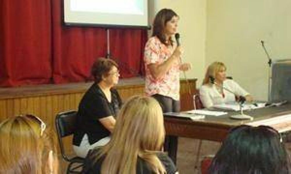 La Provincia proyecta el inicio del nivel superior junto a los equipos de conducci�n de ISFD