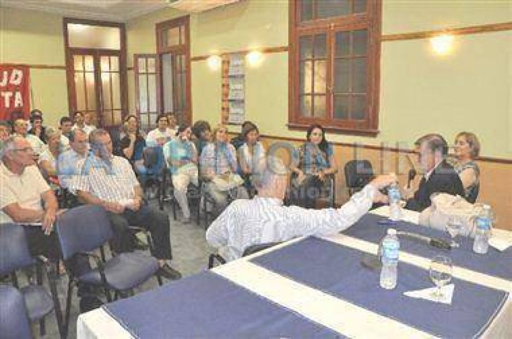 Binner: "hay que tener cautela para reestatizar"