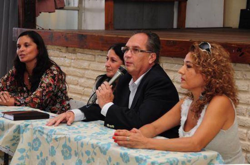 Descalzo se reuni� con las directoras de las escuelas primarias y los jardines