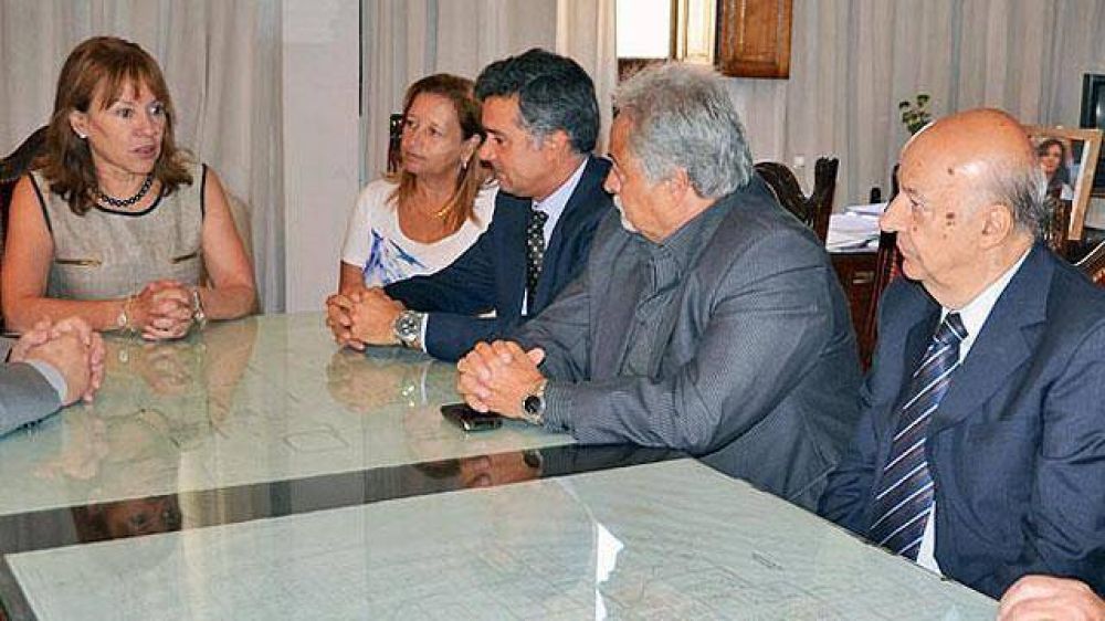 El Municipio quiere reinsertar a empleados municipales en el sector privado