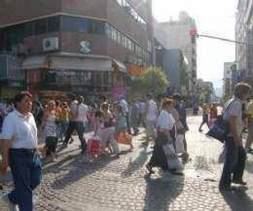 Los tucumanos compran cada vez menos con tarjeta.