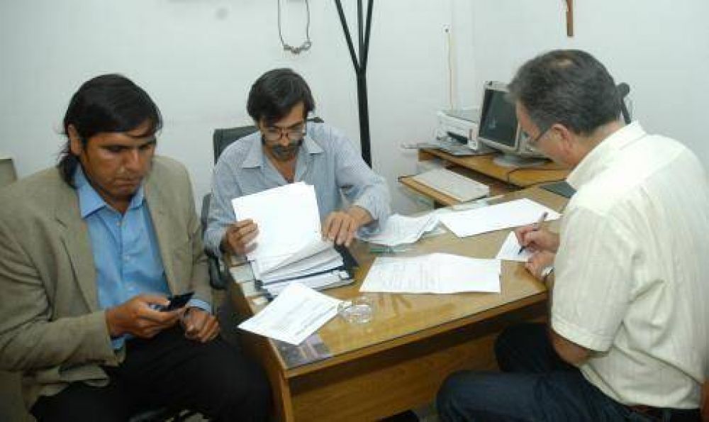 Saadi intent� presentar lista por fuera de la alianza.