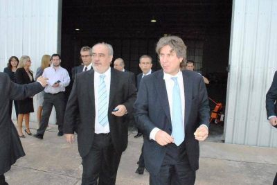Amado Boudou y Ricardo Colombi viajaron juntos hasta Yapey� 	