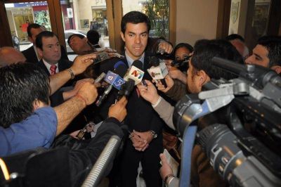 Las Provincias petroleras exigen a empresas hidrocarburiferas un 15 % de aumento en la producci�n de crudo