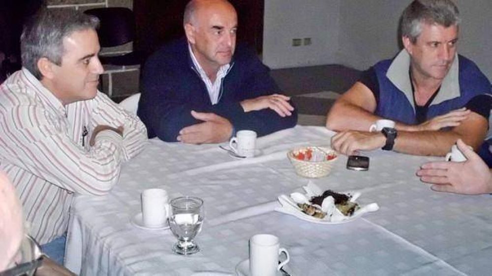El Frente para la Victoria debati� estrategias en Esquel