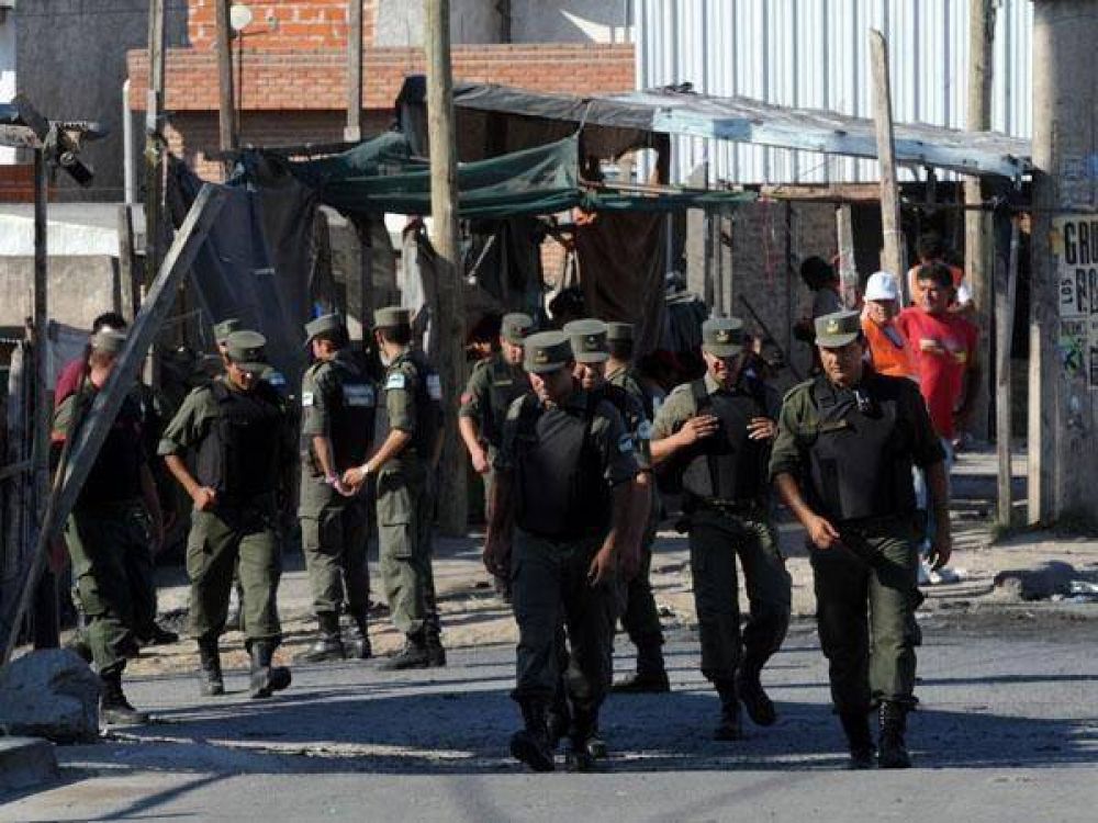 Incidentes en "La Salada": feriantes atacaron a un grupo de gendarmes 