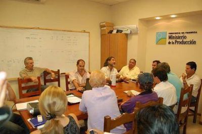 Firmaron convenio de cooperaci�n  entre Producci�n y Vida Silvestre.