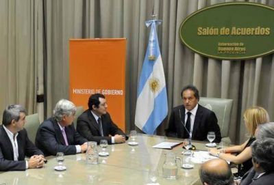 Gesti�n con intendentes y legisladores