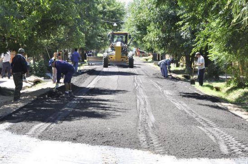 El Municipio realiza obra de pavimento en el barrio Santa Luc�a