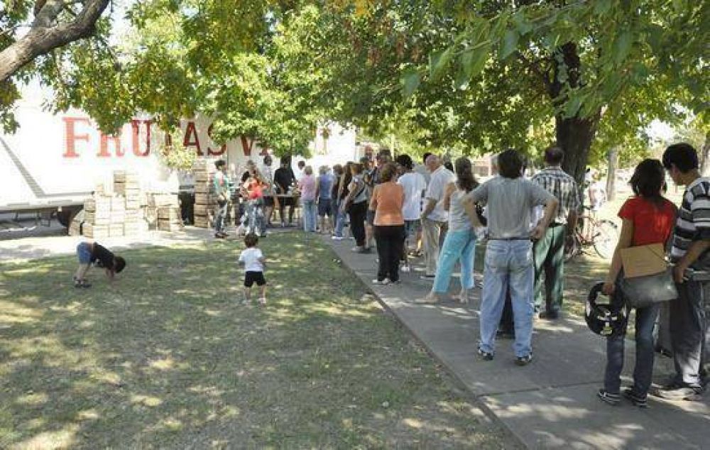 �Frutas para Todos�, martes en Villanueva y mi�rcoles en Plaza 1� de Mayo