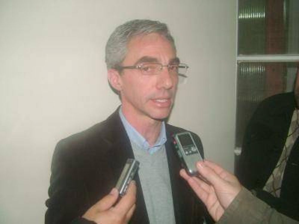 Para Meoni, �la UCR no puede empezar a construir acuerdos pol�ticos desde el techo�