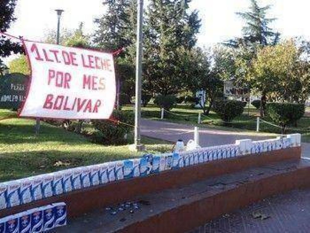 Vuelve a la plaza Un Litro de Leche por Mes Bol�var