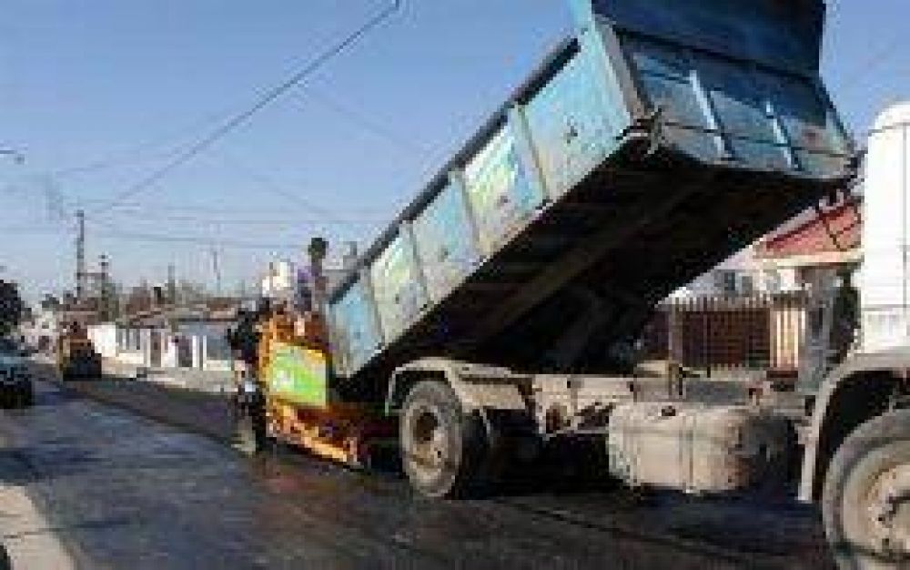 Lanzan un plan de asfalto en 350 cuadras de la capital