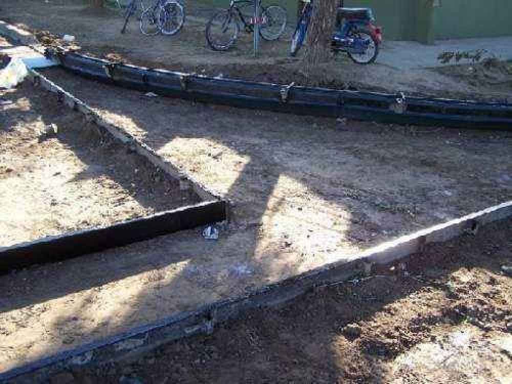 Contin�an las obras de cord�n cuneta en barrios de la ciudad.