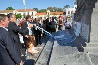 Luj�n record� el bicentenario de la Bandera  