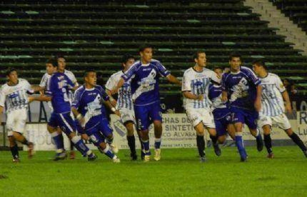 Alvarado perdi� los estribos; cay� como local ante Ferro y no puede remontar