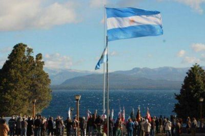 Recordaron en Bariloche el bicentenario del primer izamiento de la bandera
