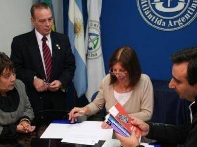 UNIVERSIDAD ATL�NTIDA: CURSOS ABIERTOS A LA COMUNIDAD