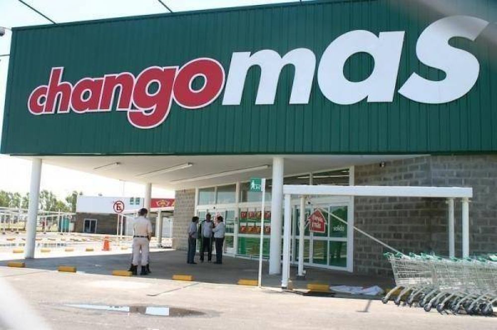 Chango m�s no firm� el �compromiso de honor� y abrir� los domingos