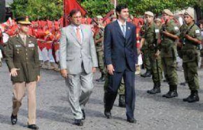 Urtubey e Isa encabezaron en el Cabildo los actos por el bicentenario del primer izamiento de la Bandera