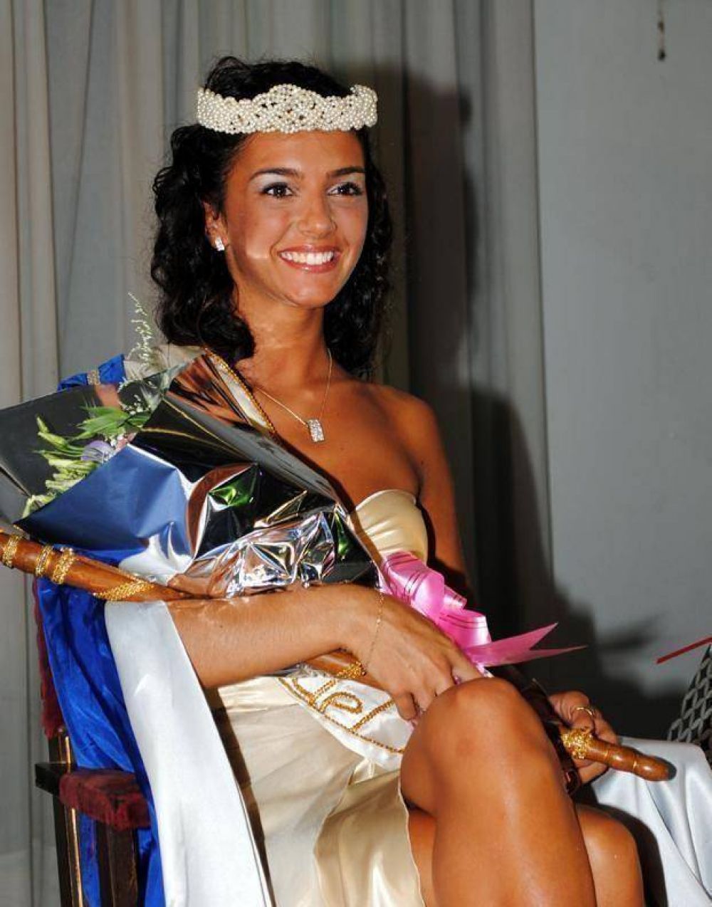 Anabella Longarini es la nueva reina del Carnaval de 25 de Mayo