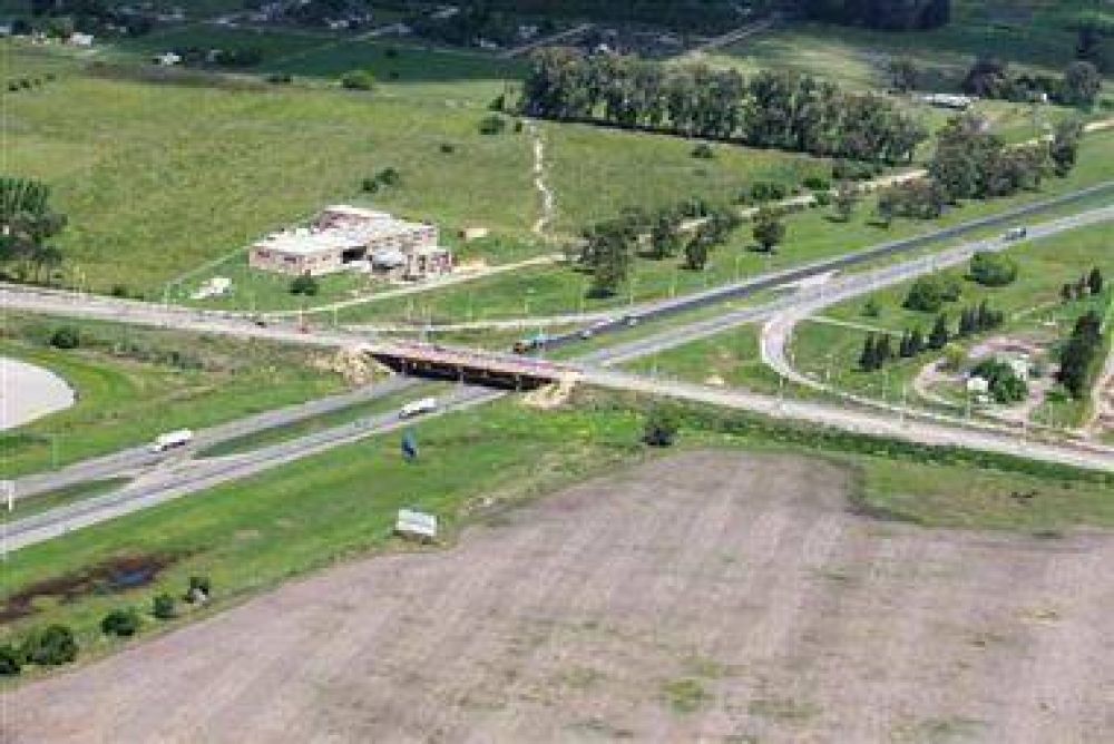 Gobierno habilita nuevo tramo de la Autov�a 19