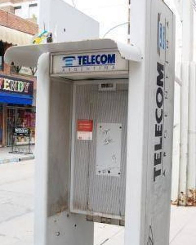 Los tel�fonos p�blicos, en un estado lamentable.