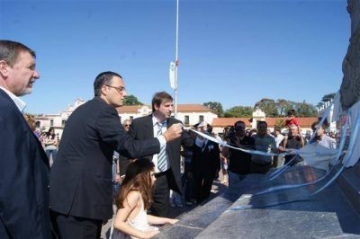 LUJ�N - EMOTIVOS ACTOS POR EL BICENTENARIO DE LA CREACION DE LA BANDERA