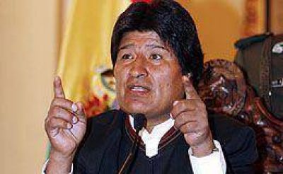 Tras promulgar la nueva Constituci�n, Evo Morales remodel� su gabinete