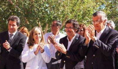 Comenz� el Ciclo Lectivo 2012 presidido por el gobernador Gioja; el vicegobernador U�ac y el ministro Sileoni