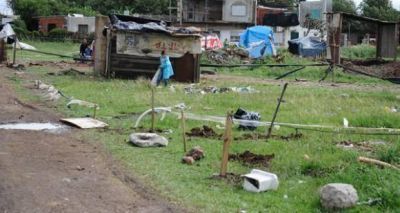 Hubo incidentes en el desalojo de un grupo de familias que levantaron casillas y lotearon terrenos en Nuevo Alberdi