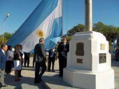 Reinauguraron el m�stil central en Plaza San Mart�n de Quitilipi 