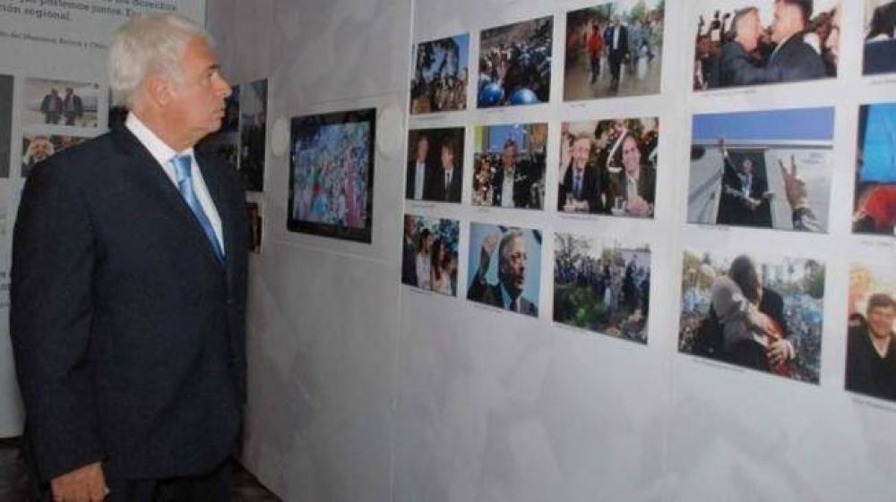 De la Sota evit� estar en la apertura de la muestra K