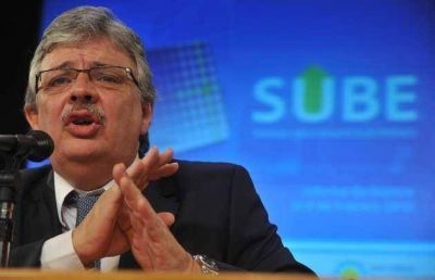 El secretario de Transporte fue intervenido de urgencia por una afecci�n coronaria