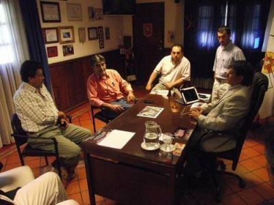 Reuni�n entre el Intendente Andersch y personal del Mrio de Servicios P�blicos