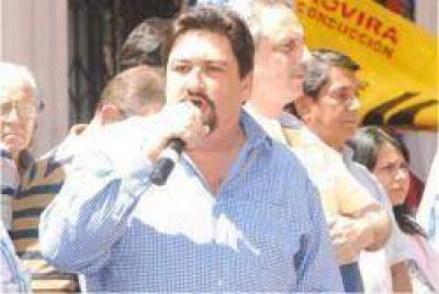 Closs inst� a defender la democracia y las instituciones