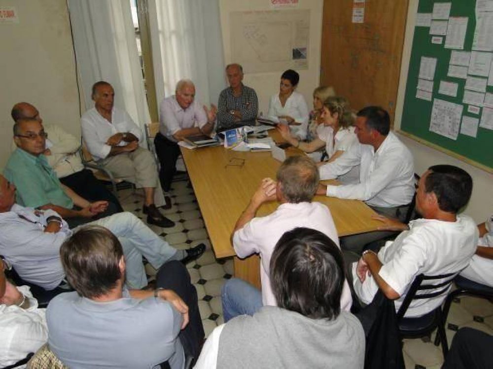 Passaglia encabez� un encuentro de actores vinculados a la salud